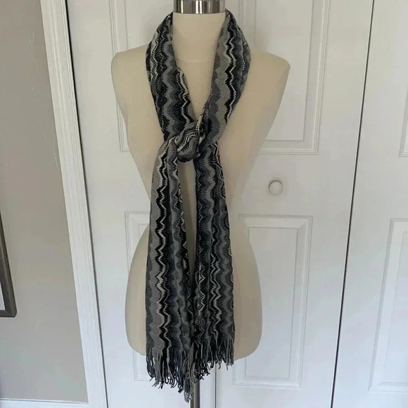 Missoni Scarf  zig zag pattern black and gray made in Italy - Picture 6 of 6